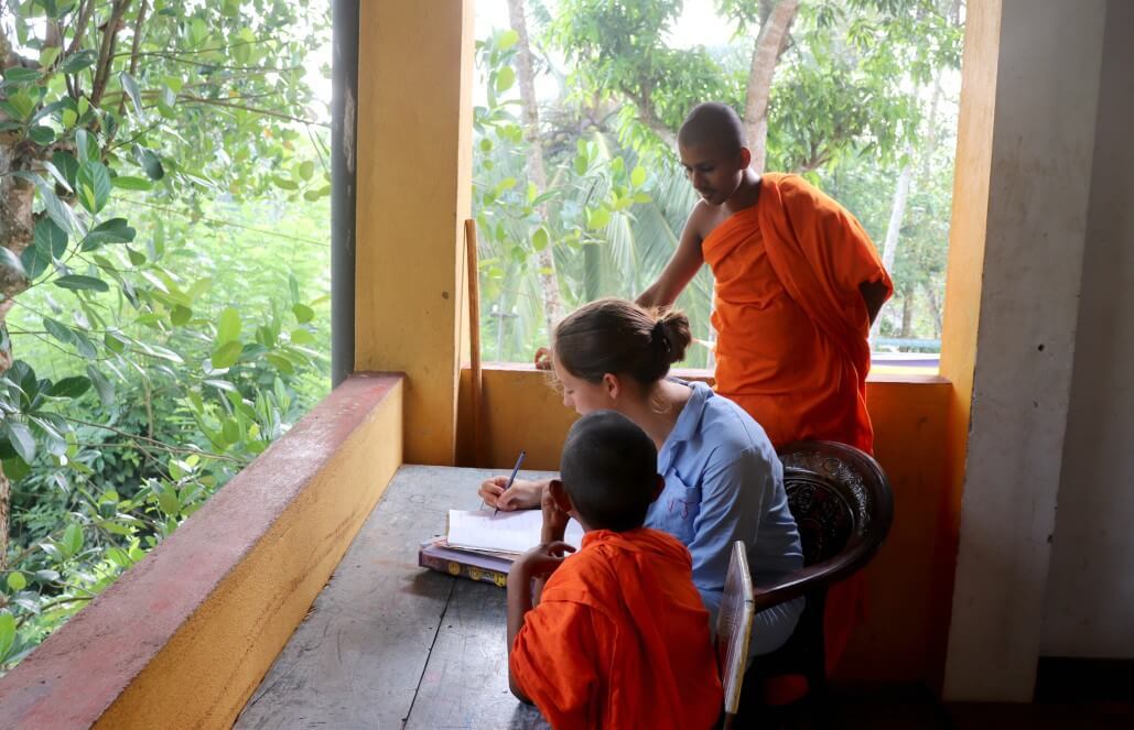 Volunteer in Sri Lanka - Teaching English to Buddhist Monks Volunteer in Sri Lanka - Teaching English to Buddhist Monks